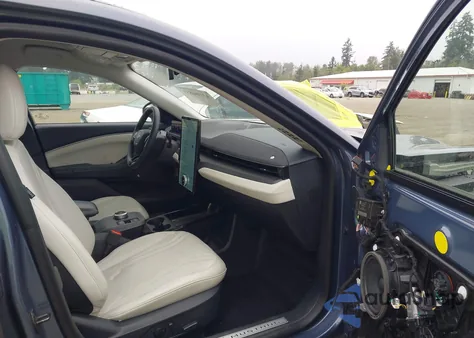 2021 Ford Mustang Mach-E Premium z USA, uszkodzony, nr VIN 3FMTK3RM0MMA27809